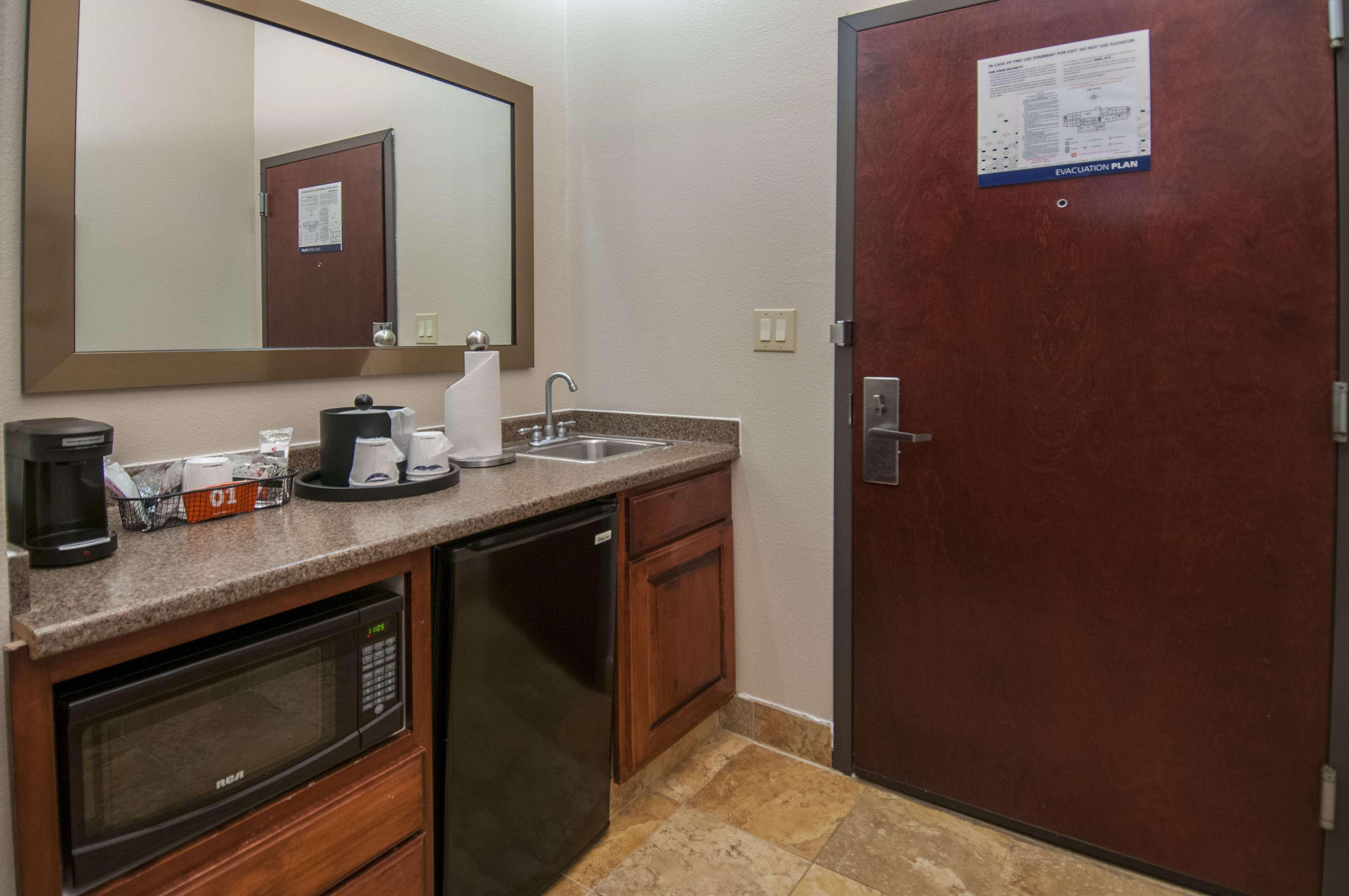 Hampton Inn And Suites Waxahachie Exterior photo