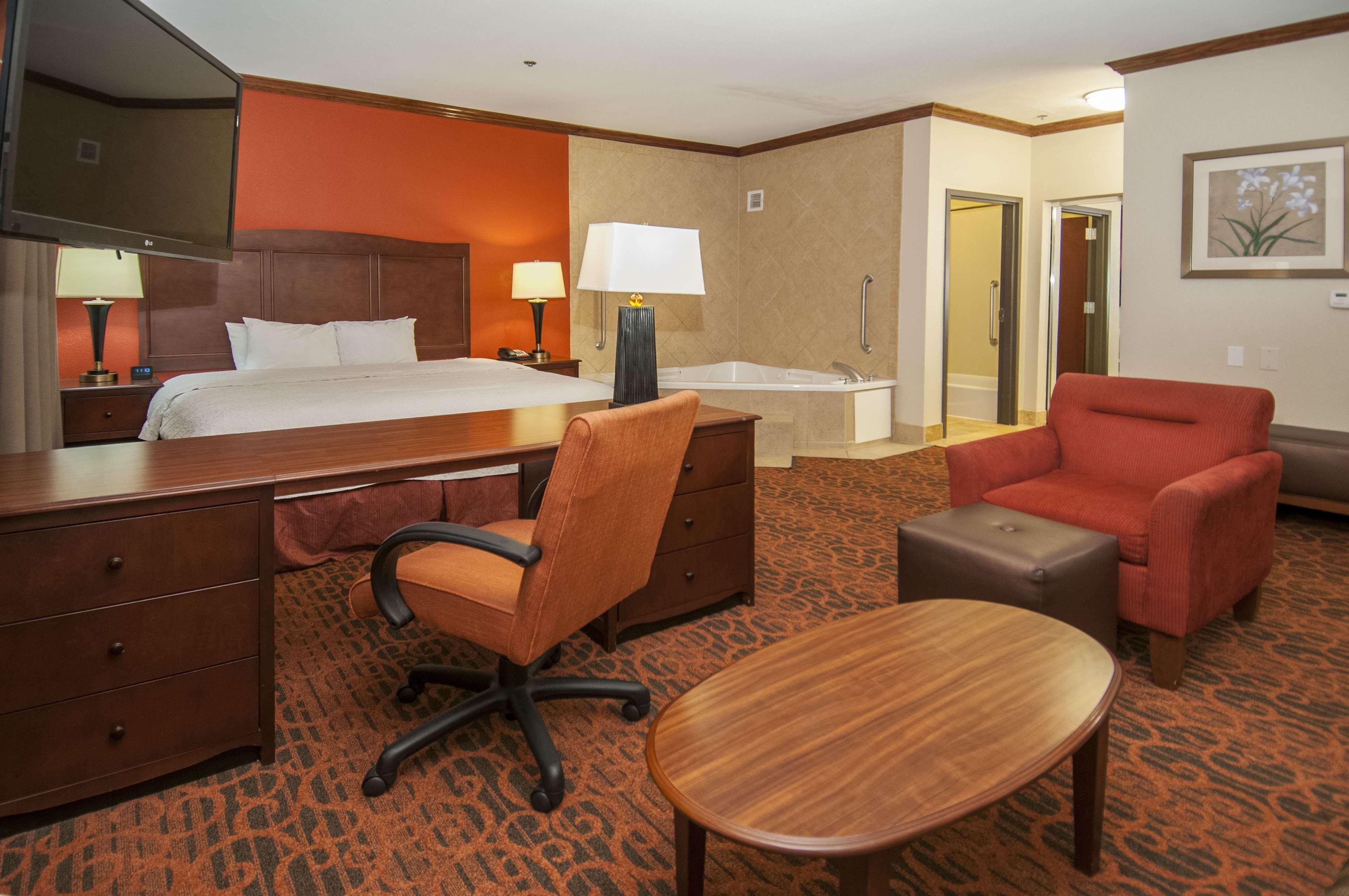 Hampton Inn And Suites Waxahachie Exterior photo