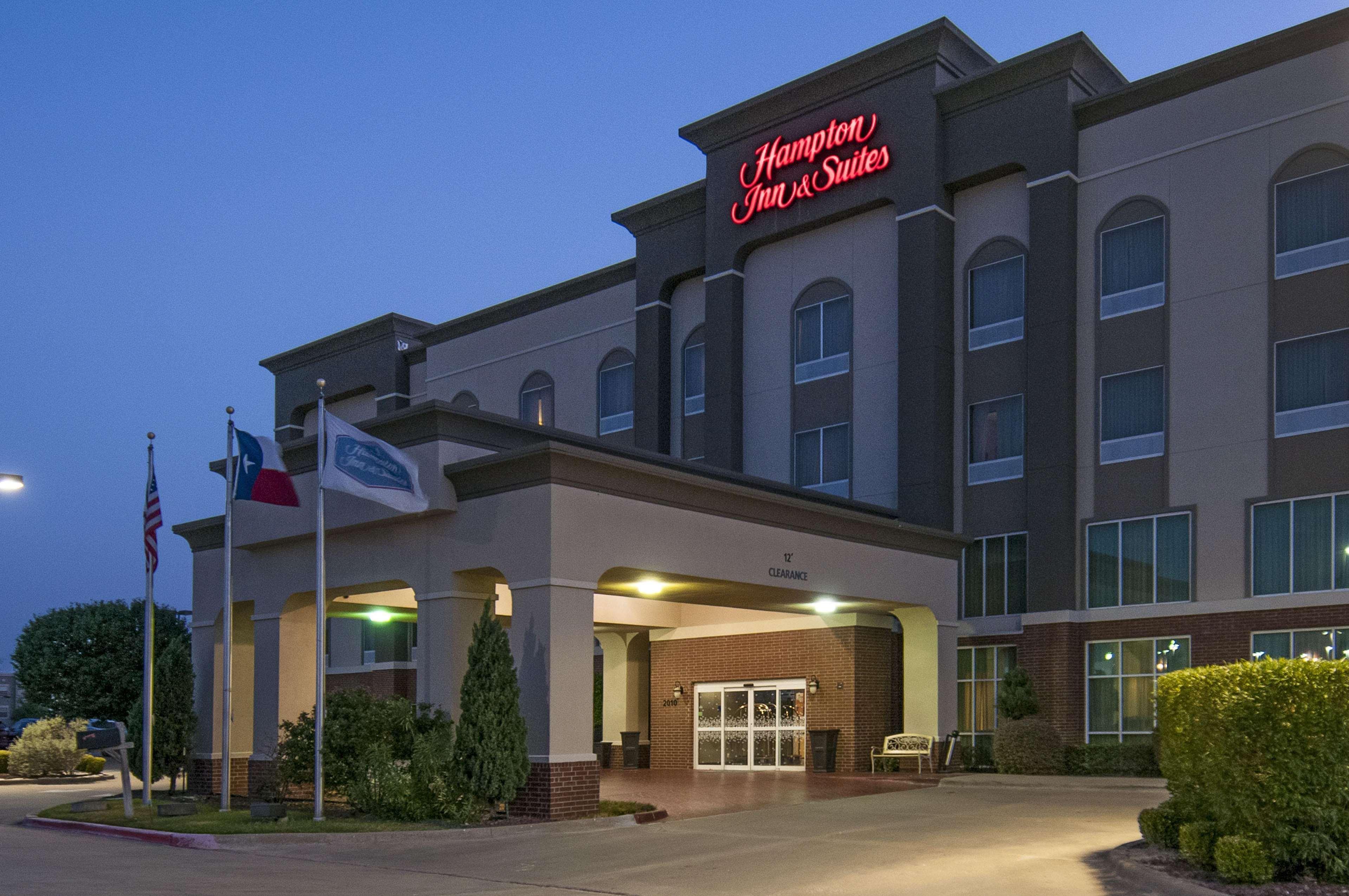Hampton Inn And Suites Waxahachie Exterior photo