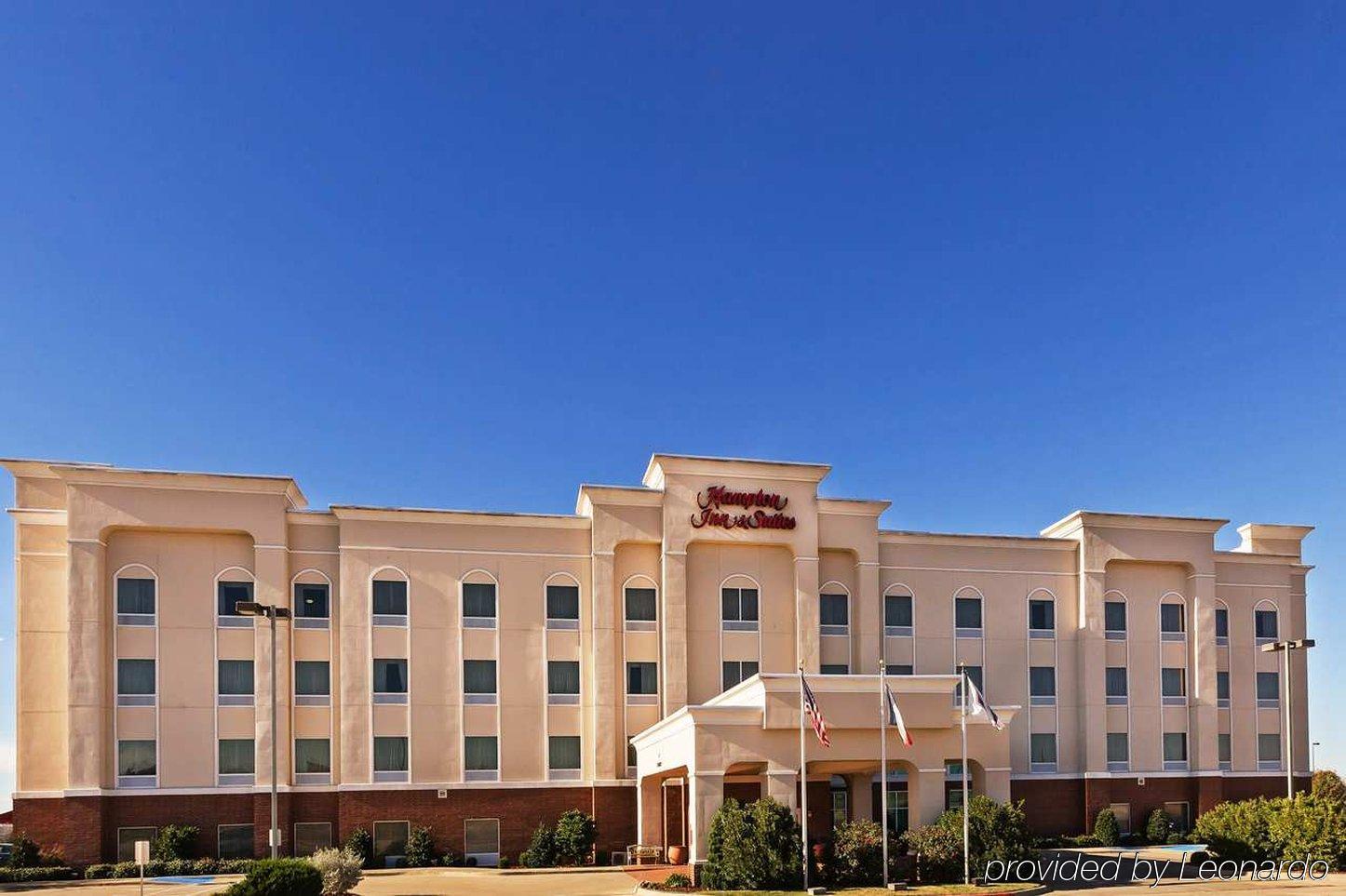 Hampton Inn And Suites Waxahachie Exterior photo